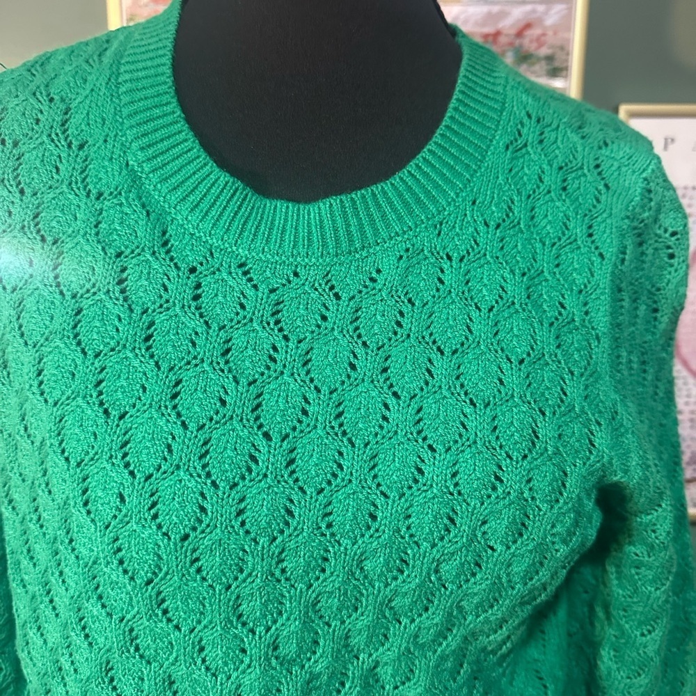 💕LOFT Vibrant Green Crew Neck Sweater size SP - Picture 2 of 4
